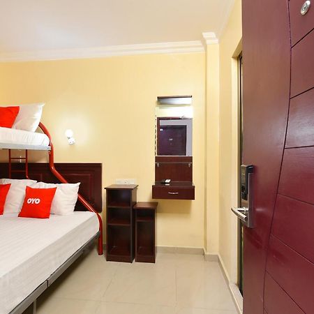 Super Oyo 90562 J Hotel Pj Петалинг-Джая Экстерьер фото