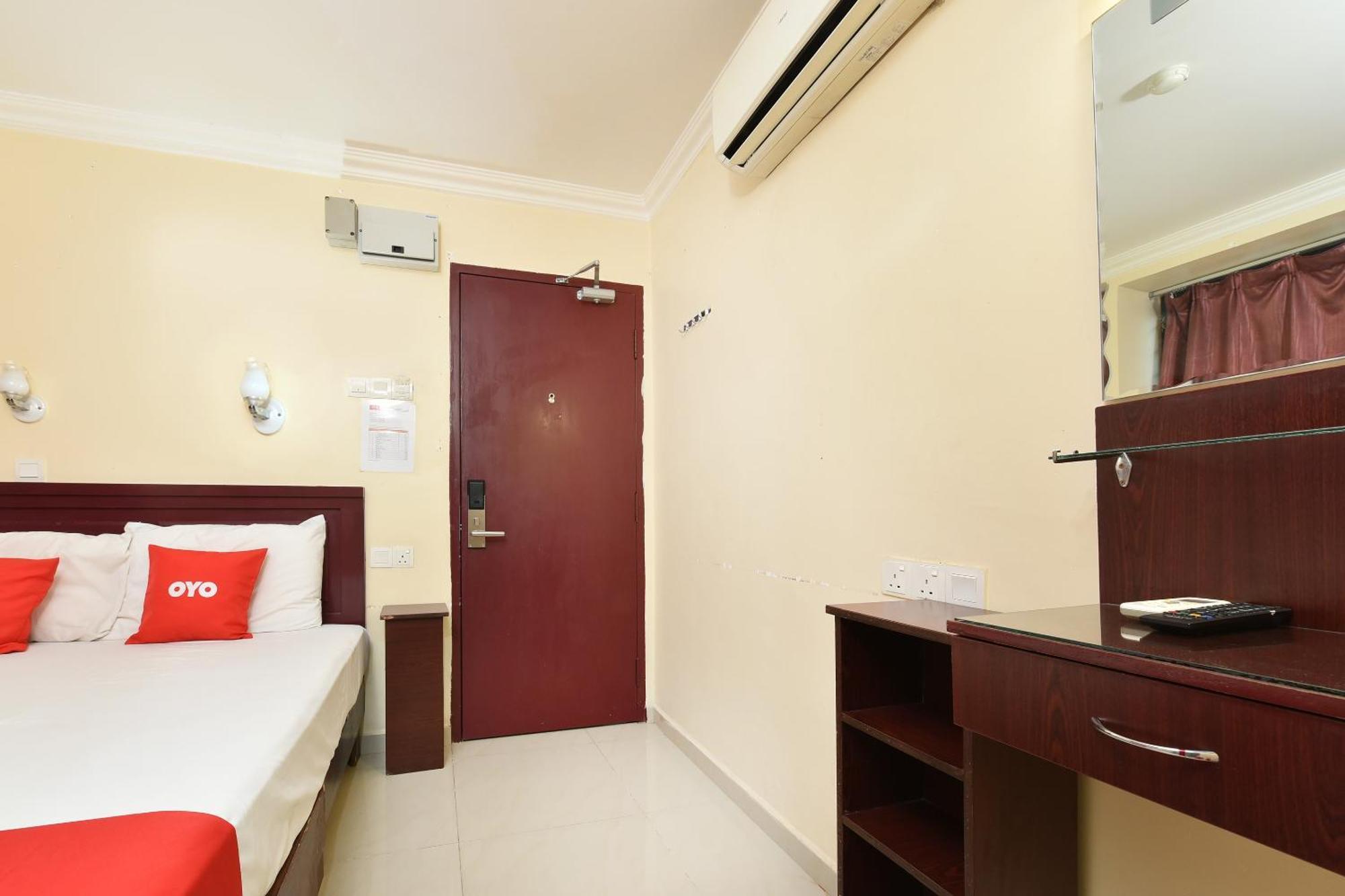 Super Oyo 90562 J Hotel Pj Петалинг-Джая Экстерьер фото