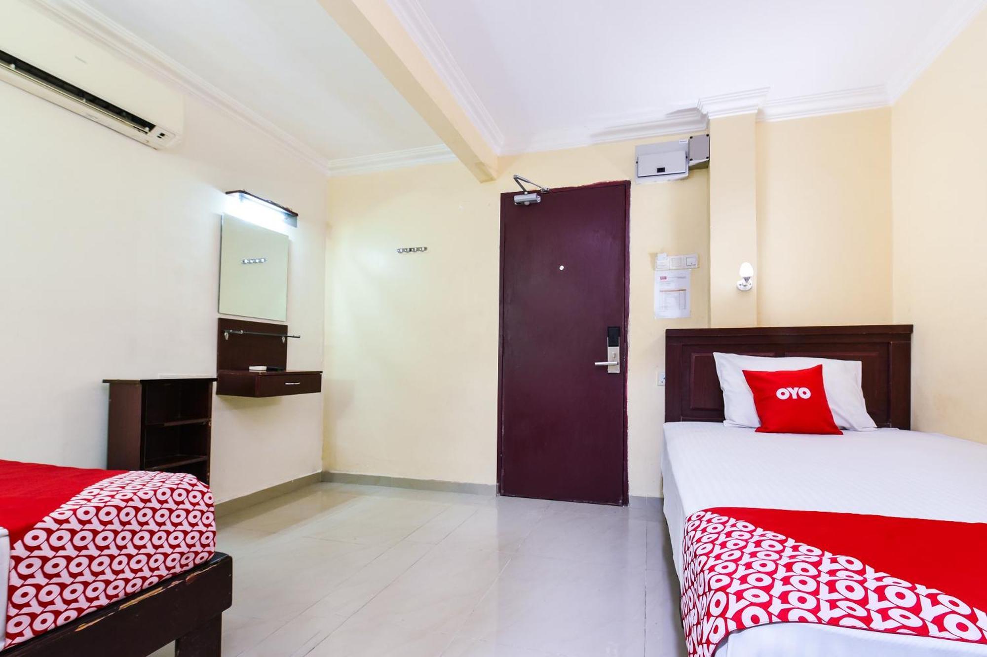 Super Oyo 90562 J Hotel Pj Петалинг-Джая Экстерьер фото