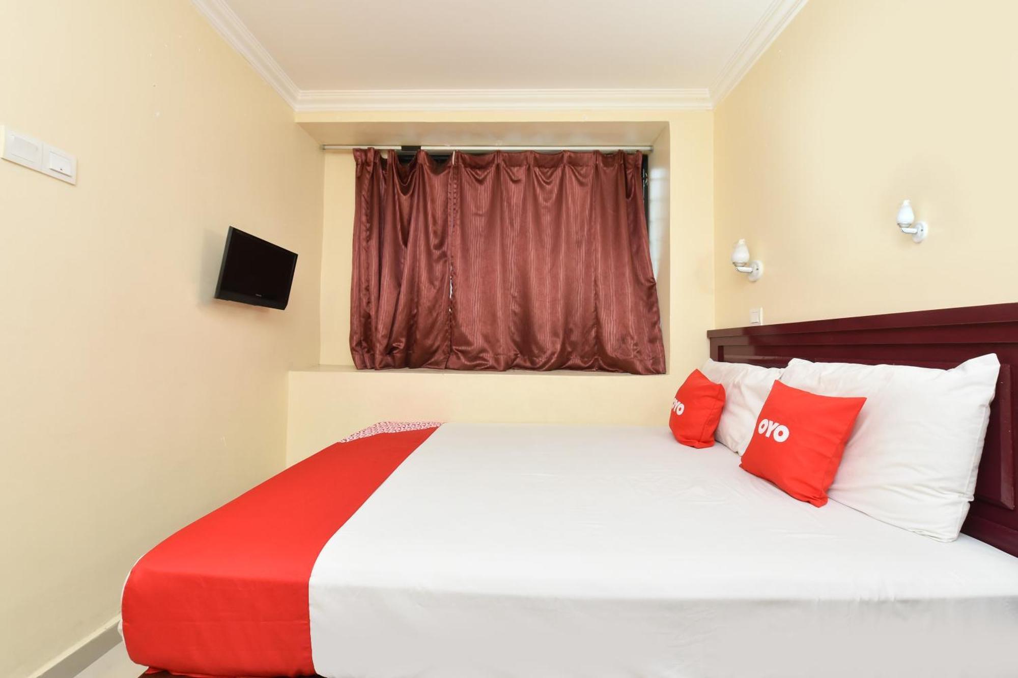 Super Oyo 90562 J Hotel Pj Петалинг-Джая Экстерьер фото