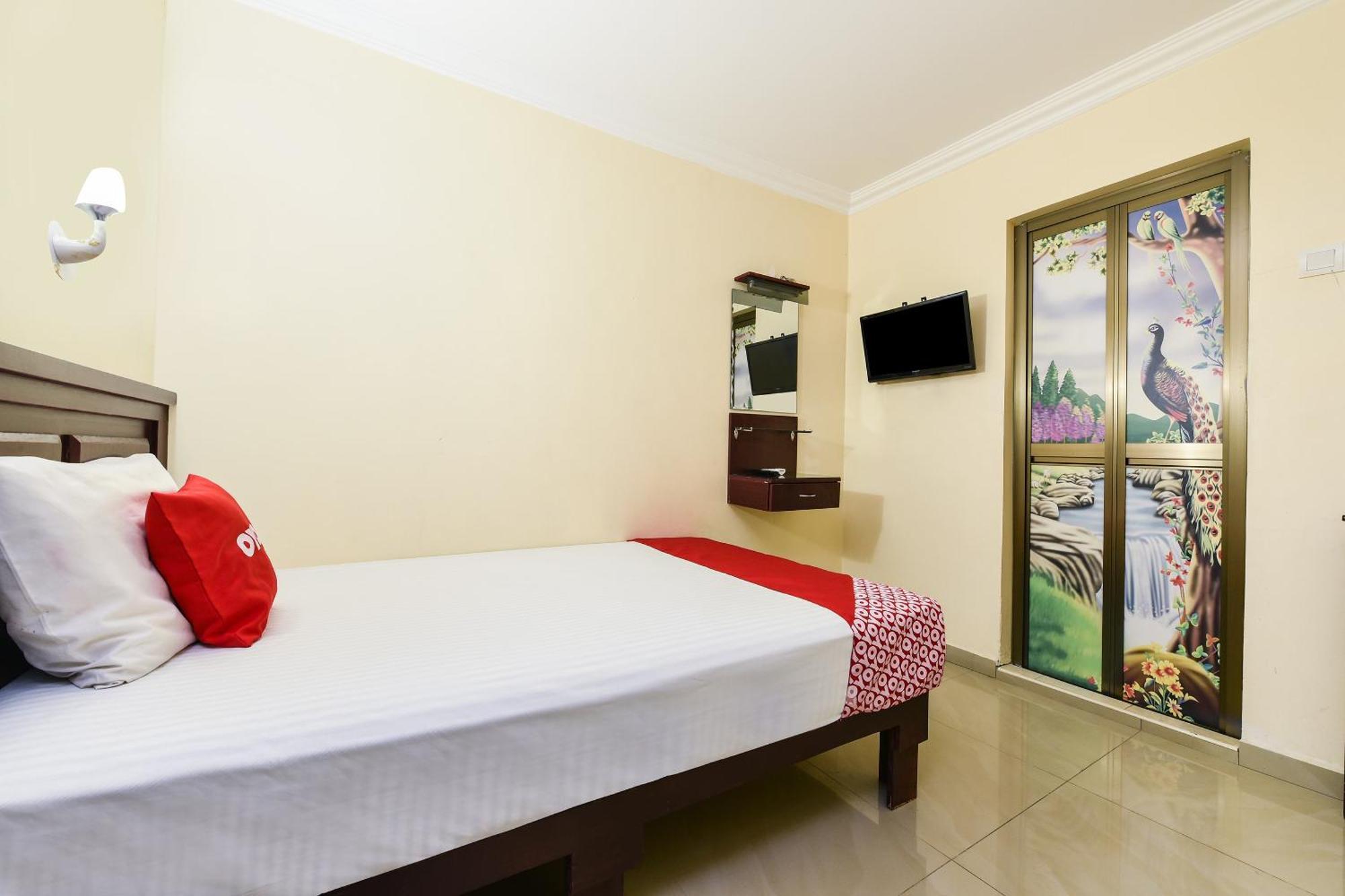 Super Oyo 90562 J Hotel Pj Петалинг-Джая Экстерьер фото