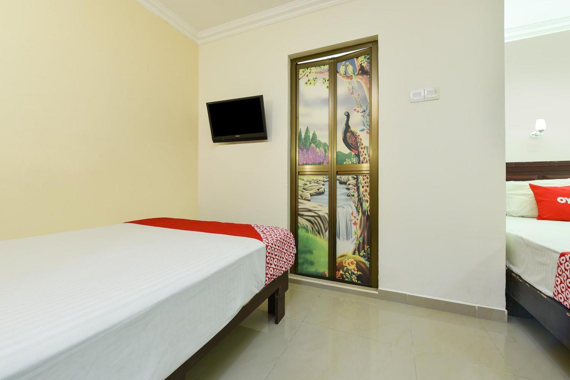 Super Oyo 90562 J Hotel Pj Петалинг-Джая Экстерьер фото