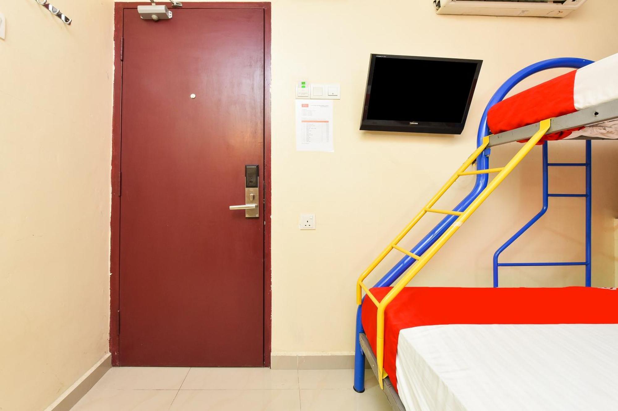 Super Oyo 90562 J Hotel Pj Петалинг-Джая Экстерьер фото