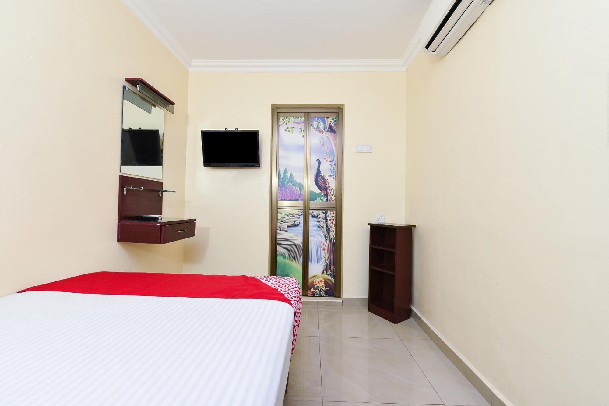 Super Oyo 90562 J Hotel Pj Петалинг-Джая Экстерьер фото